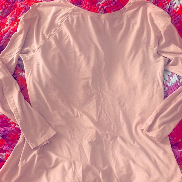 LOT OF 6 LONG & SHORT SLEEVE SIZE 12 LULULEMON TOPS BEAUTIFUL LIGHT COLORS - Picture 4 of 15